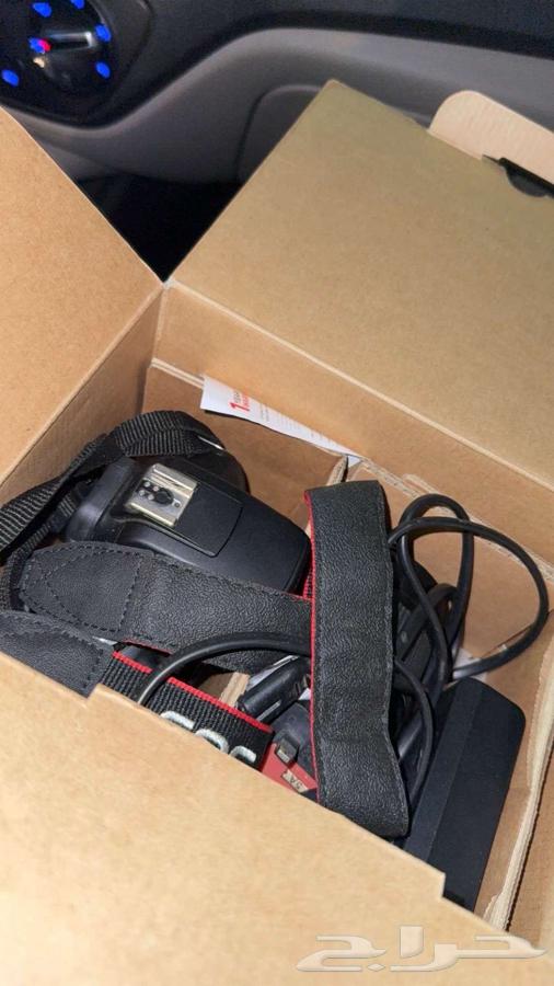 Laptop and a new camera in their box63152534093314111