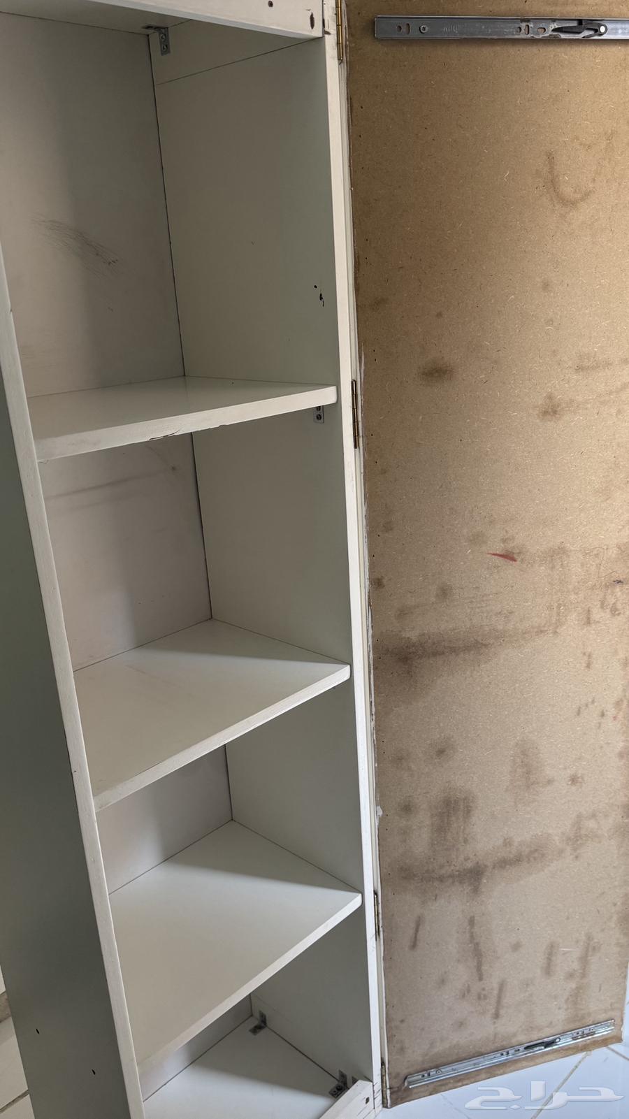 Closet with shelves and mirror63148395629826112