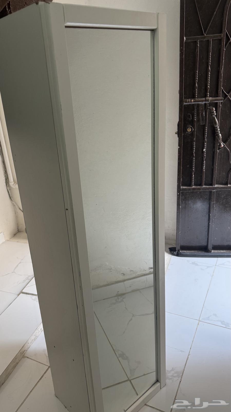 Closet with shelves and mirror63148395629826111