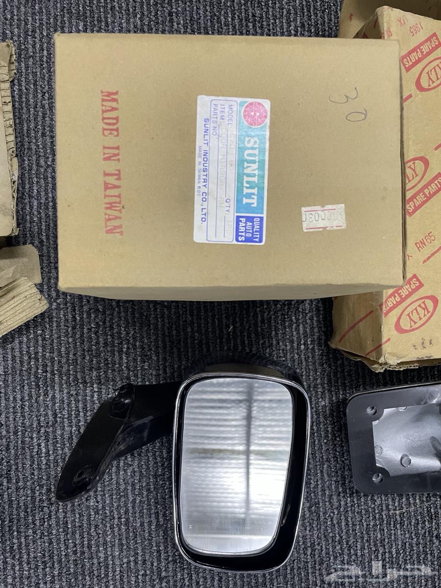 Old car spare parts door mirrors63221391287554112