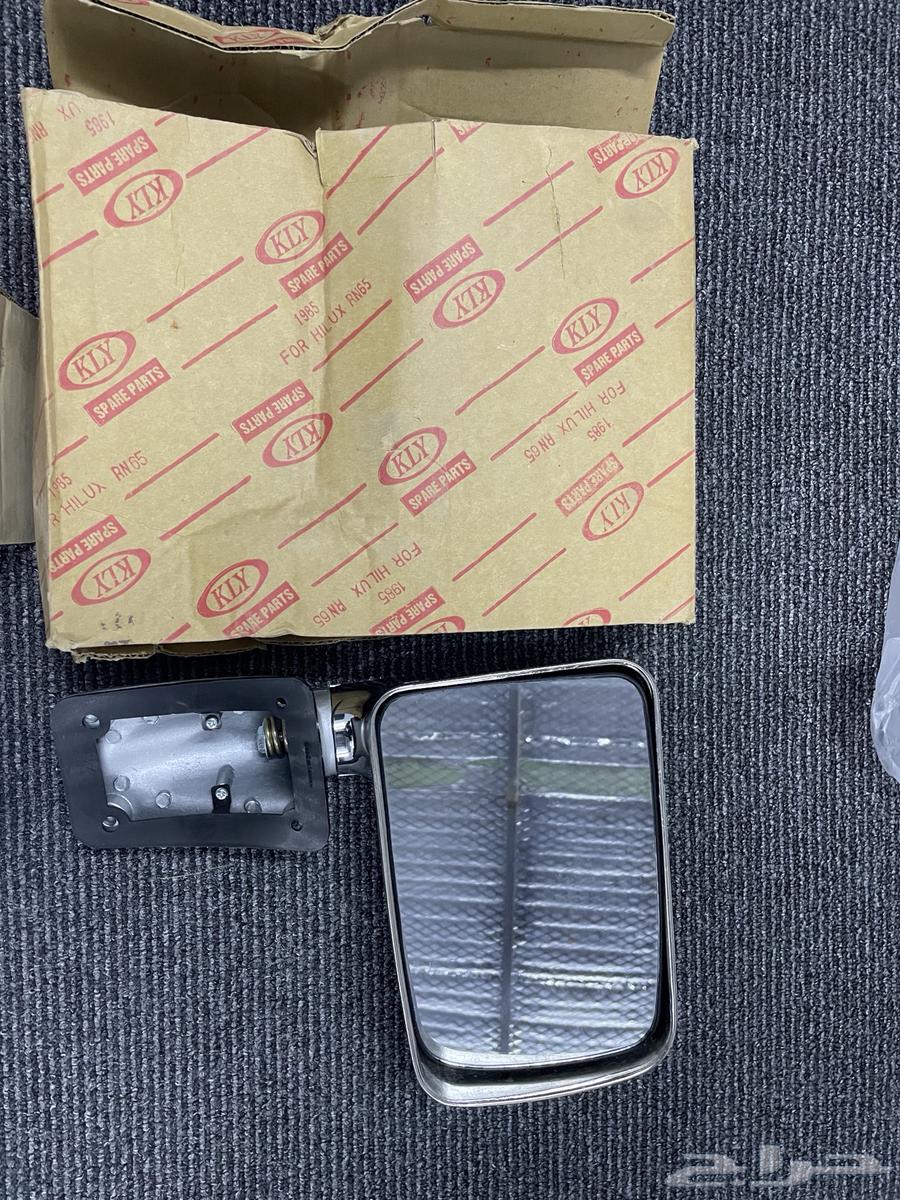 Old car spare parts door mirrors63221391287554111