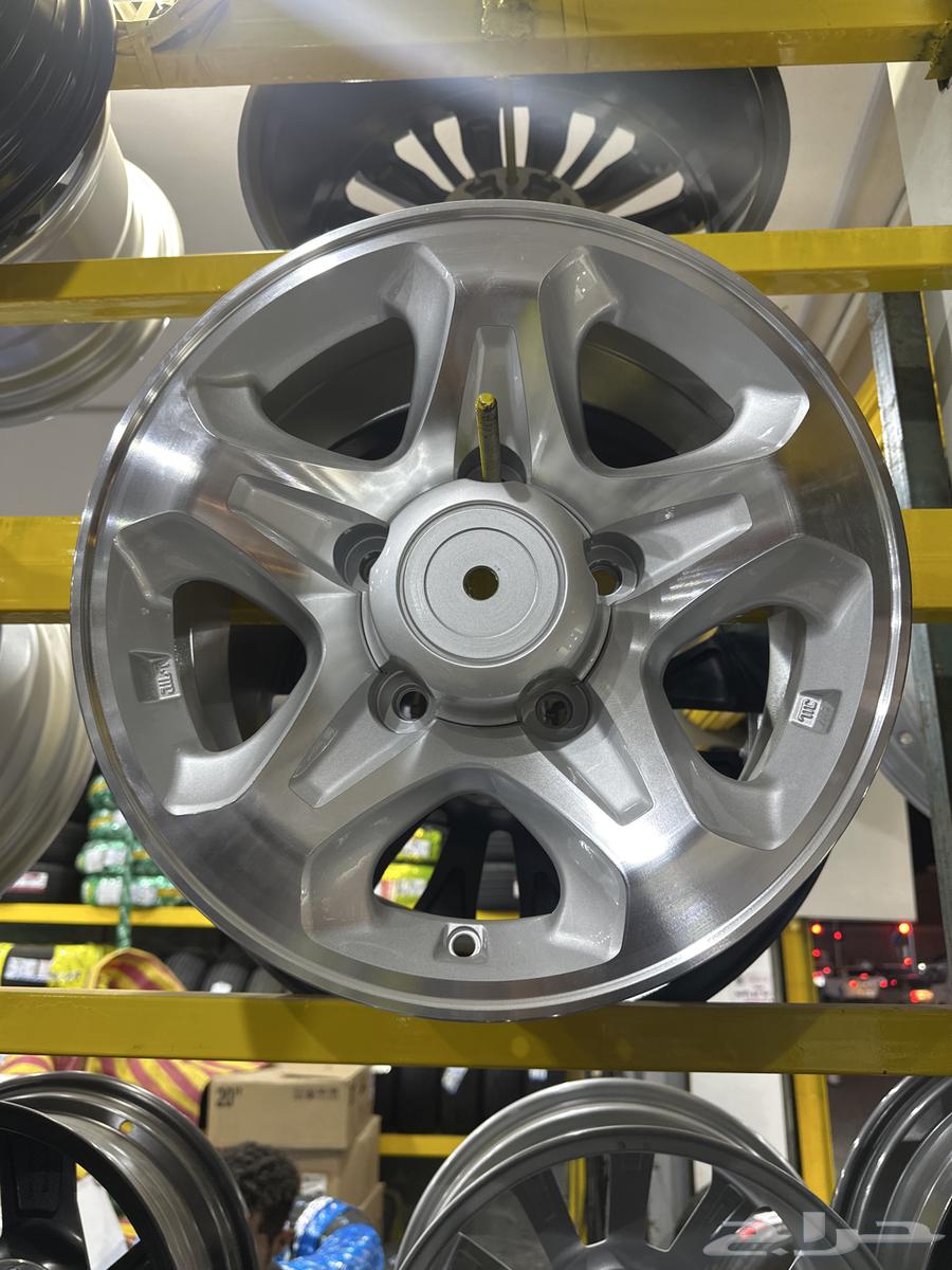 Original 16-inch alloy rims and fenders63220364240899111