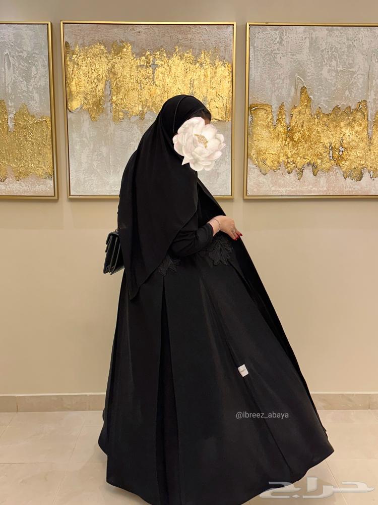 A new abaya with its bag from a designer63151176531971112