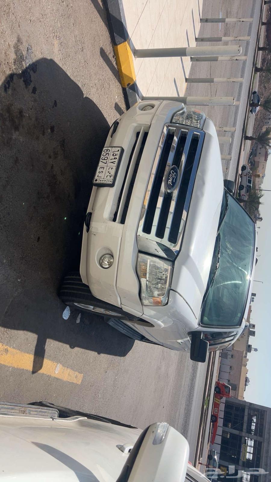 Ford Expedition with 189,000 km, no 4x4, long chassis63215896373378112