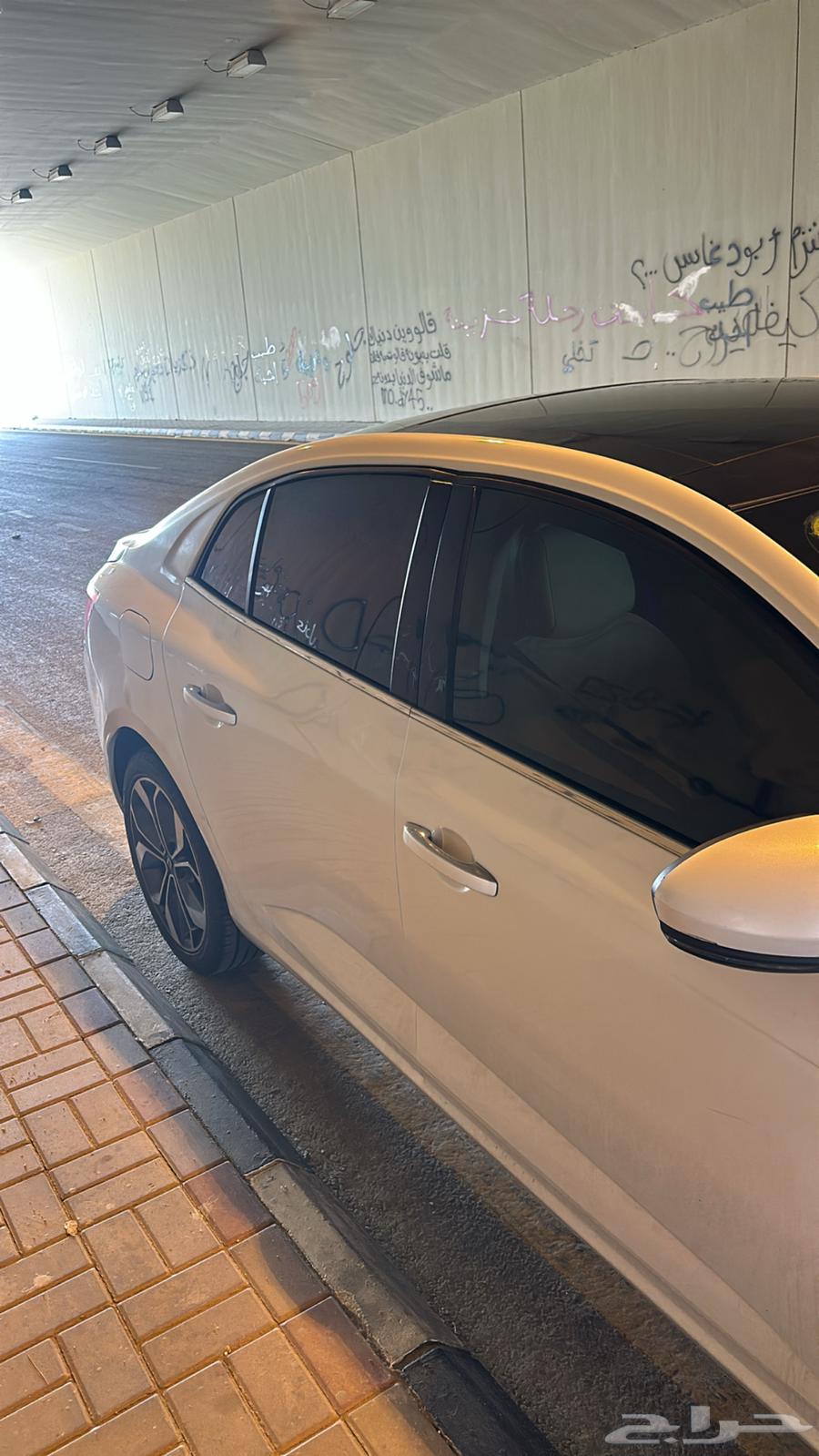 Renault mechanic fell.63218332557442114
