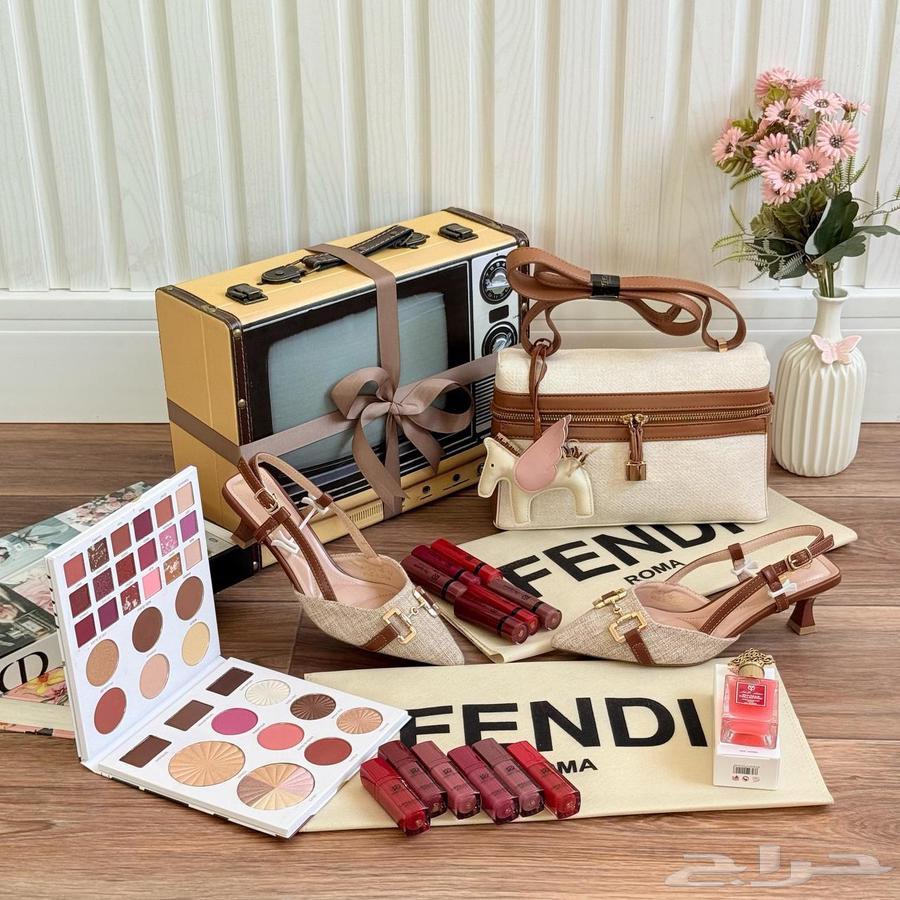 Show bag with shoes63145085387009110