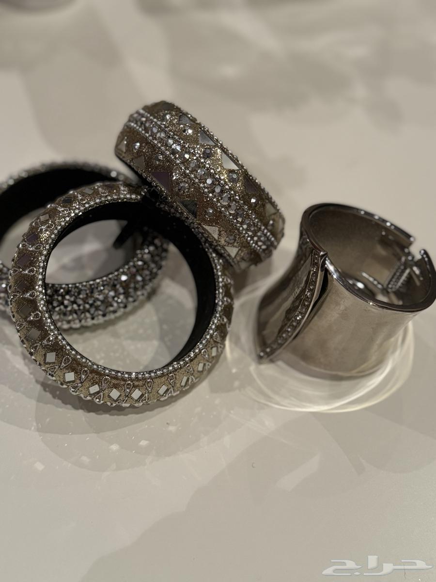 Necklaces and bracelets63497985957379112