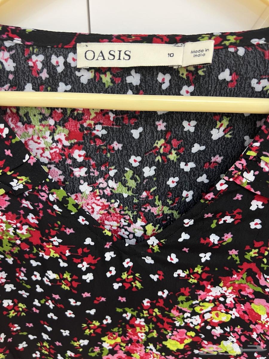 New OASIS brand blouse, size medium and large63146029557763112