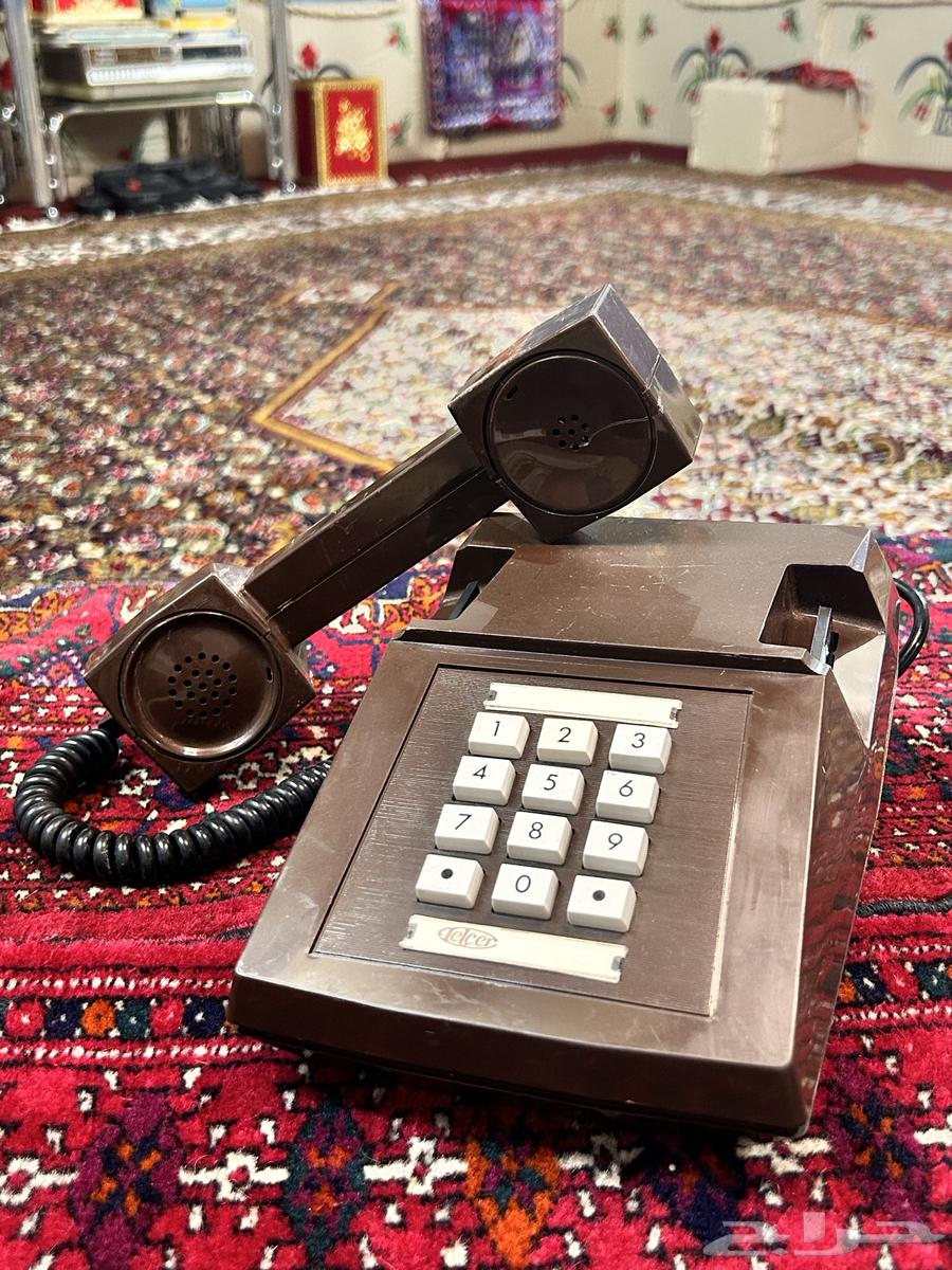 Old Italian phone63145569308546111