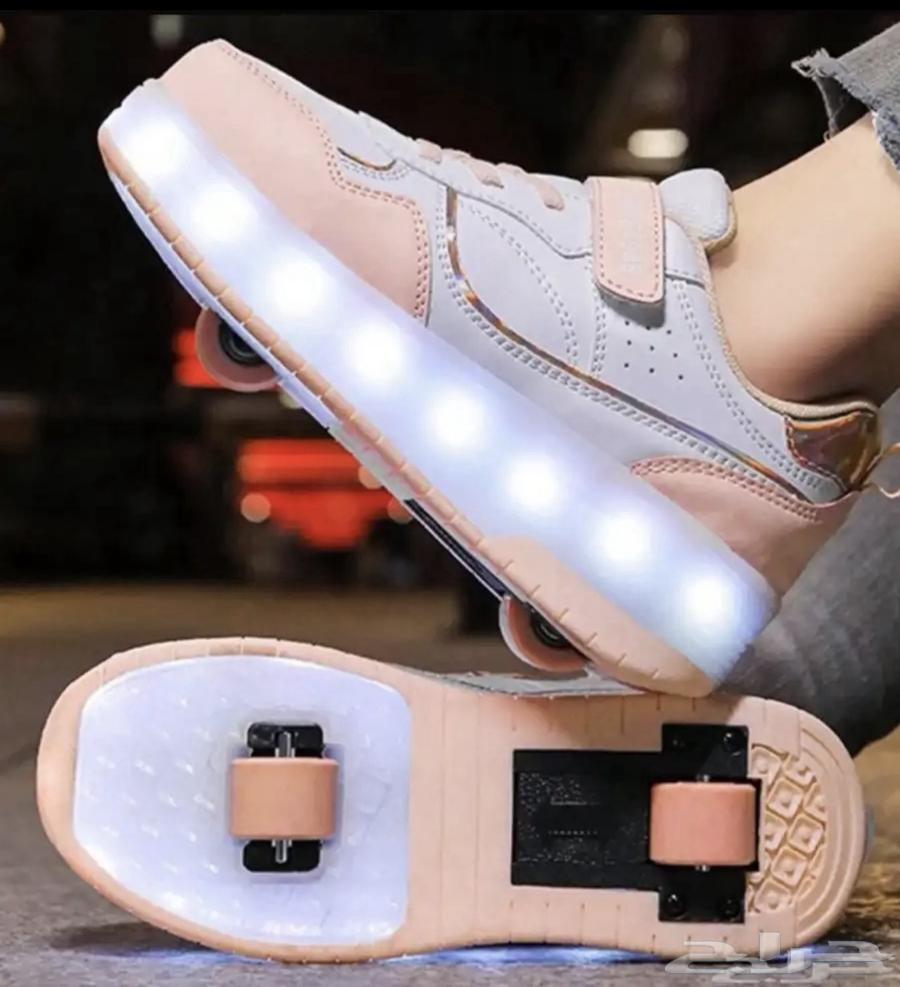 Sports shoe with cover63144617470850117