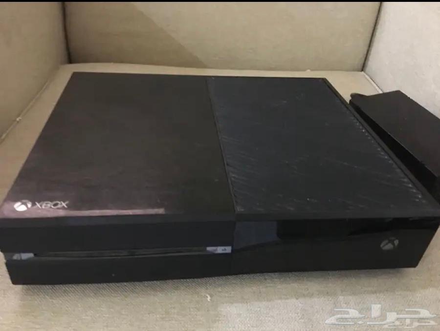 Xbox One clean with Grand Theft Auto disc631432427243541125