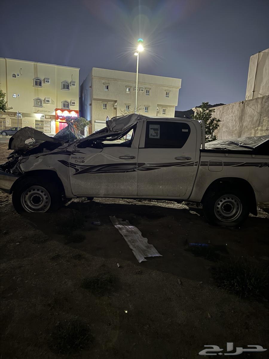 هايلكس موديل 2025 ممشى 10 وعليها للاعلى سومه السياره جدي63213961519234112