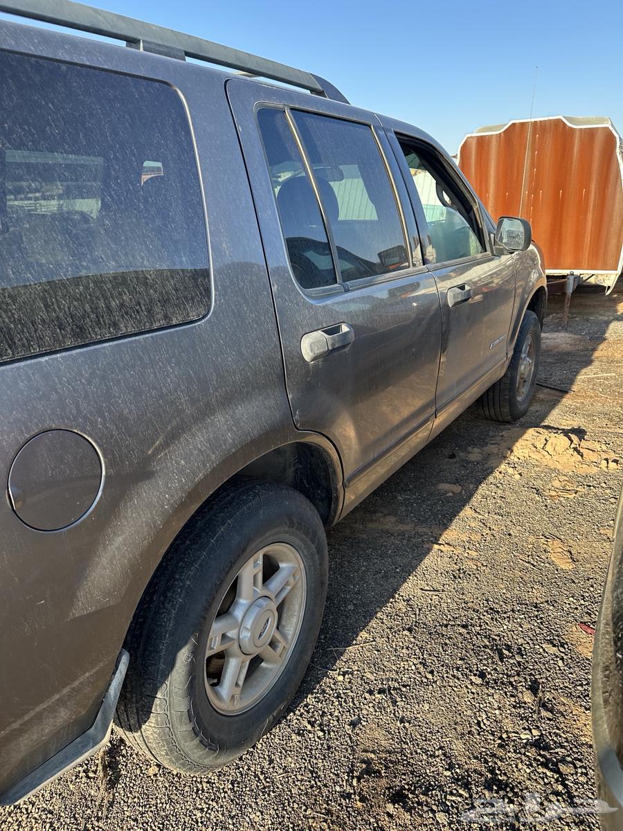 Explorer 2005 model, engine and gearbox included, sold as parts only.63211465025666112