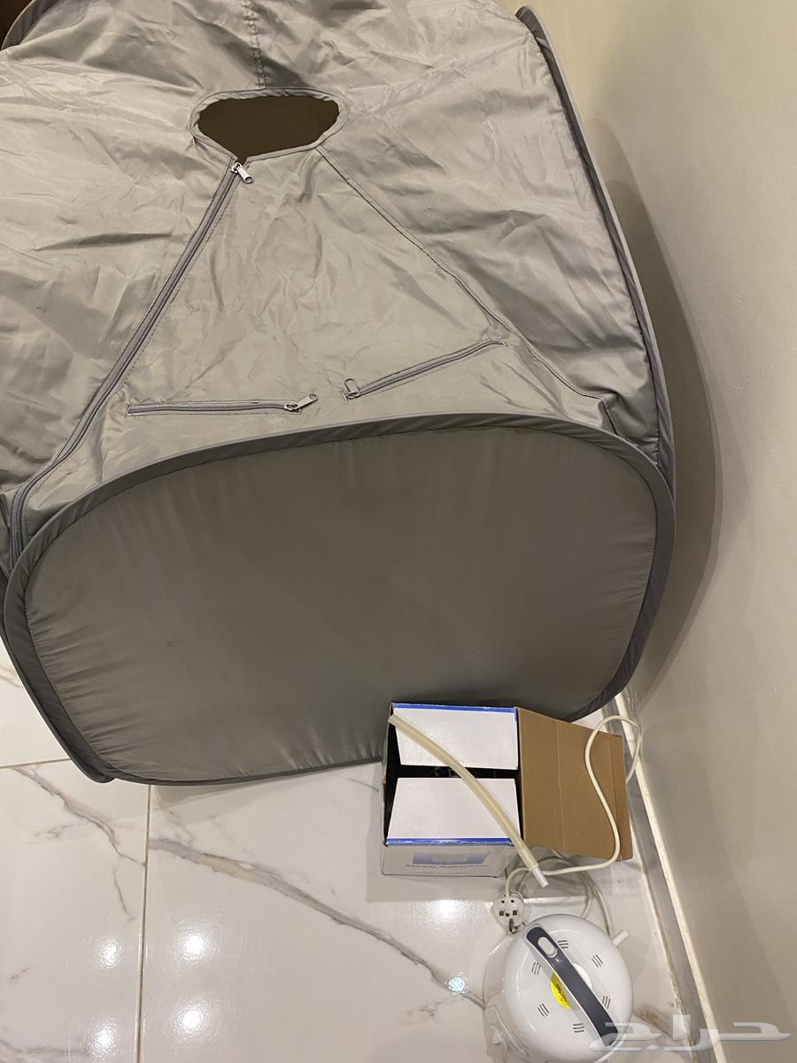 A large sauna device with all its accessories.63142792864129111