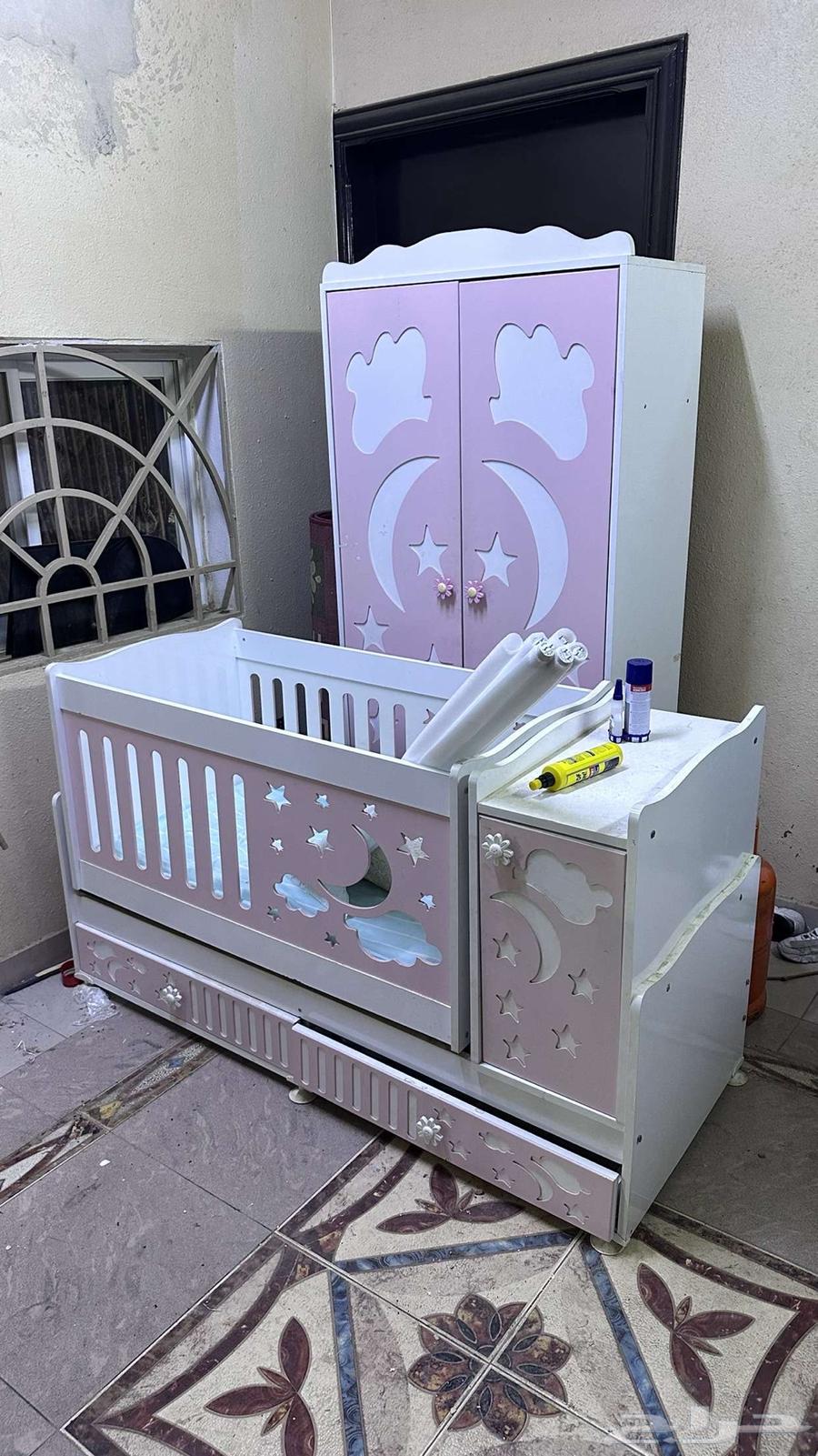 Wardrobe and children's bed63142344631297112