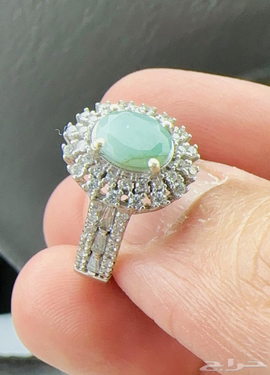 Women's emerald ring63262652230403110