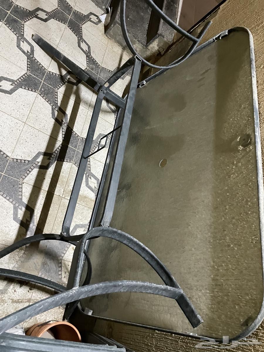 طاوله حديقه زجاجيه مع 6كراسي شبه جديده بدون الإسفنج من ساكو63143282408322111