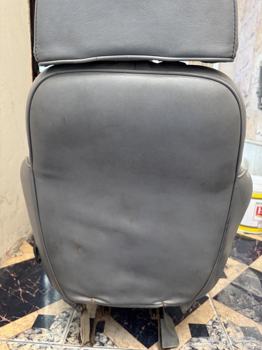 Old model Jeep Cherokee (right side) gray63208890779905111