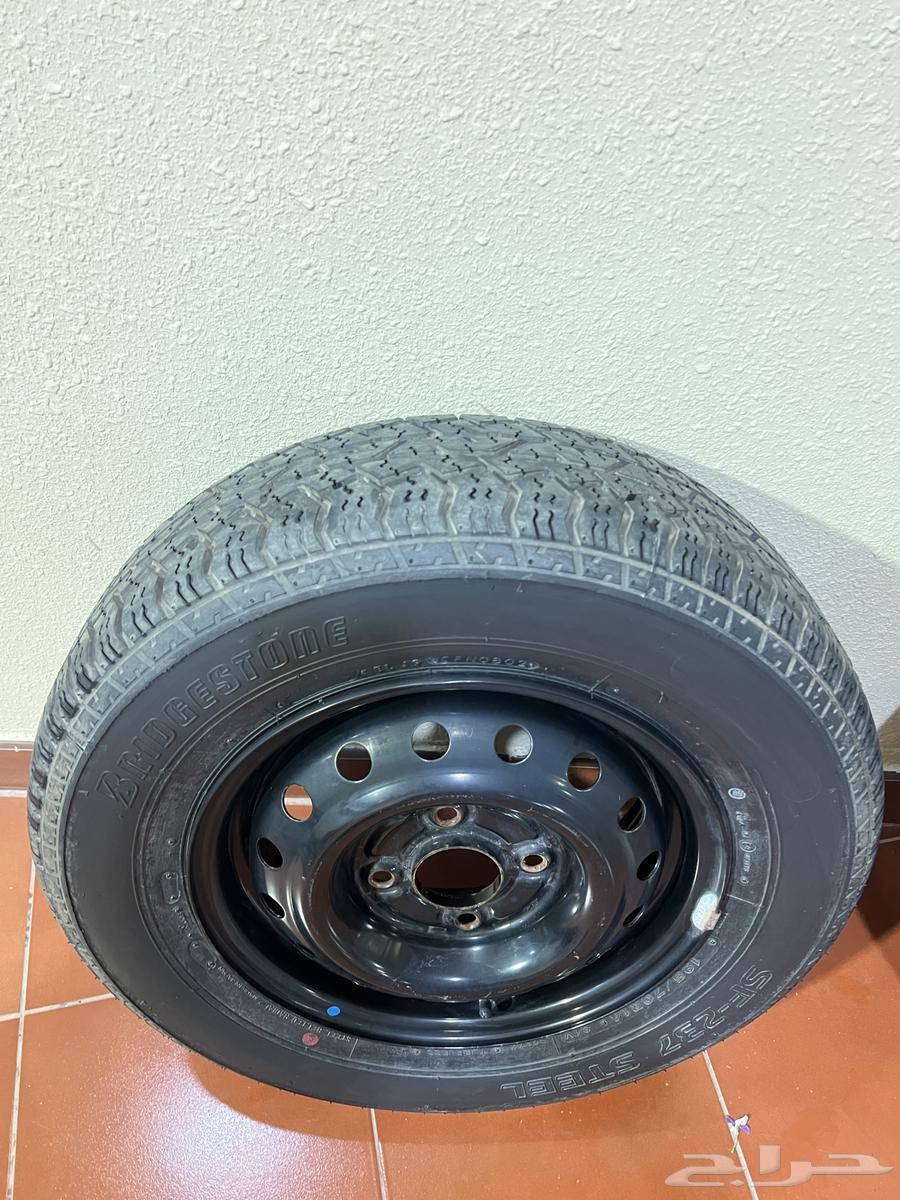 For sale: 3 Bridgestone tires, year 200263206907866881112