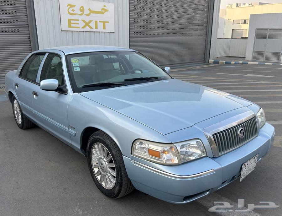 2010 Ford Grand Marquis, American, top storage, very clean63206901463938112