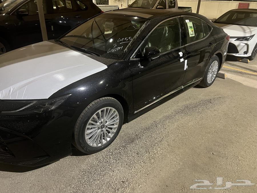 Black full-option half Camry with gasoline, zero kilometers63205921869441111