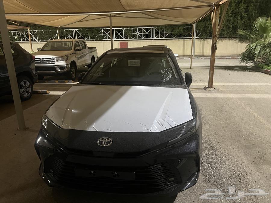 Black full-option half Camry with gasoline, zero kilometers63205921869441112
