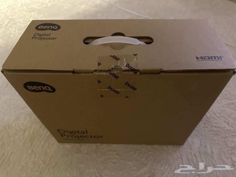 A semi-new BenQ projector63142353134595111