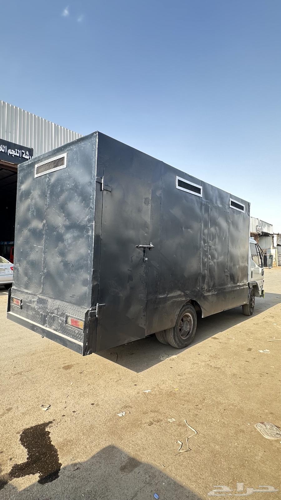 For sale, a 5-meter Isuzu refrigerated truck box.63204890974595112