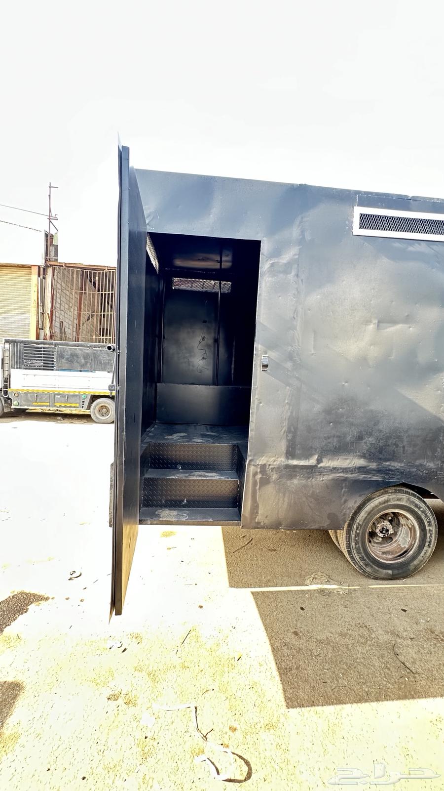 For sale, a 5-meter Isuzu refrigerated truck box.63204890974595113