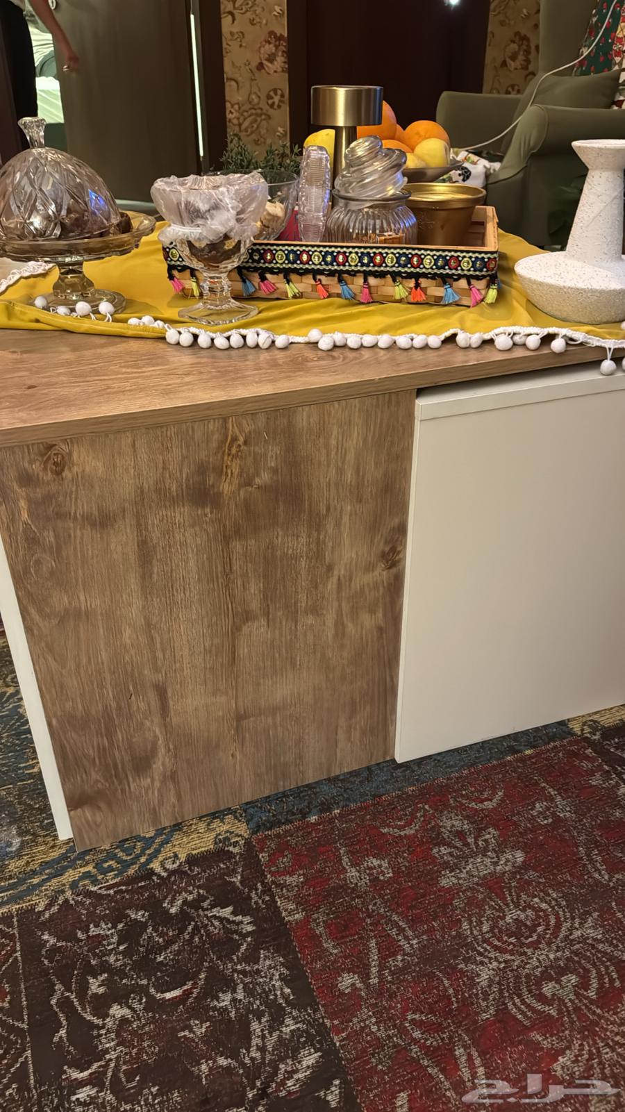 Selling a brand new sofa, a TV table, and a semi-new reception table.63204890910977111