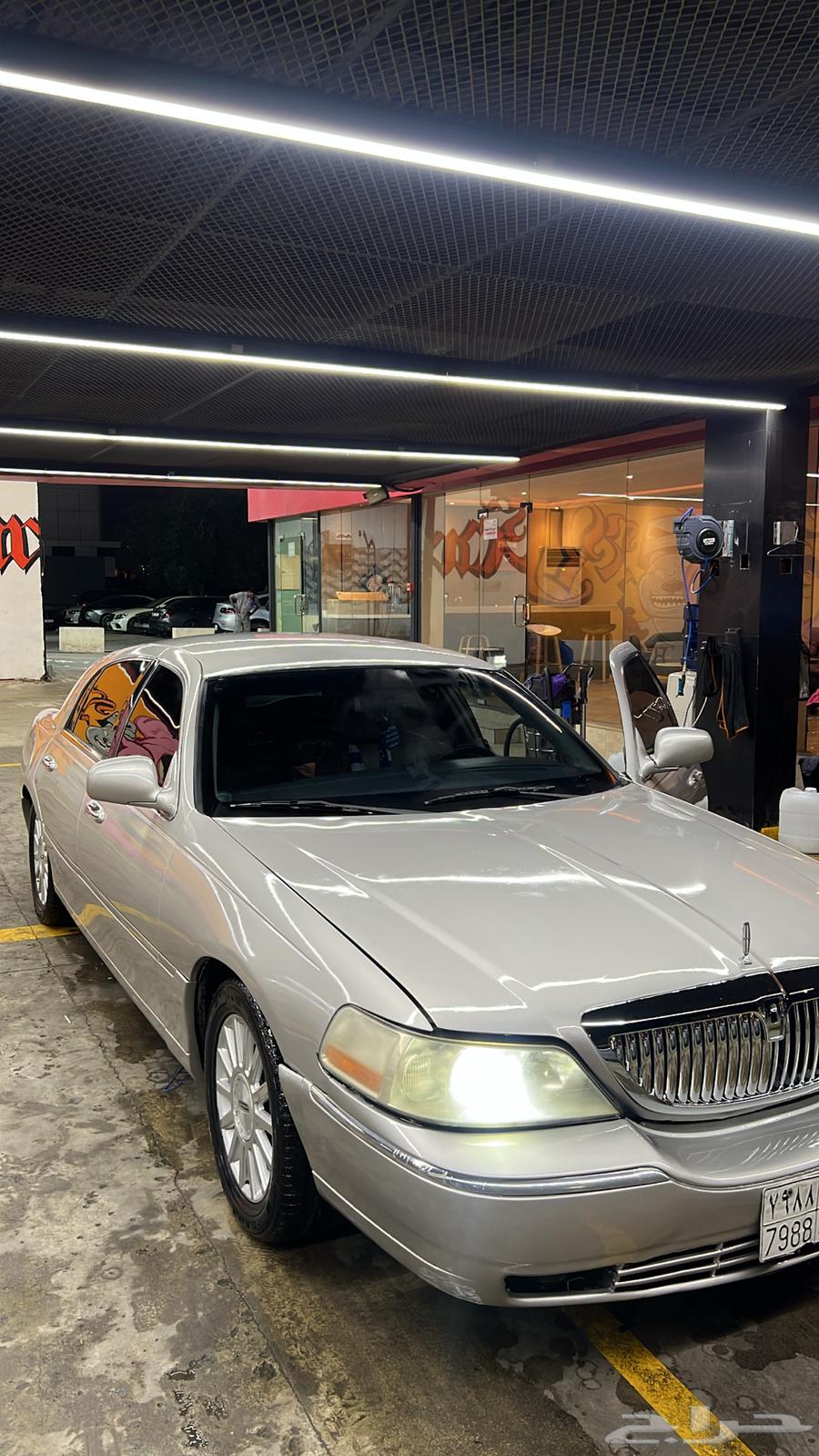To be a 2006 Town Car for sale63205408451073112