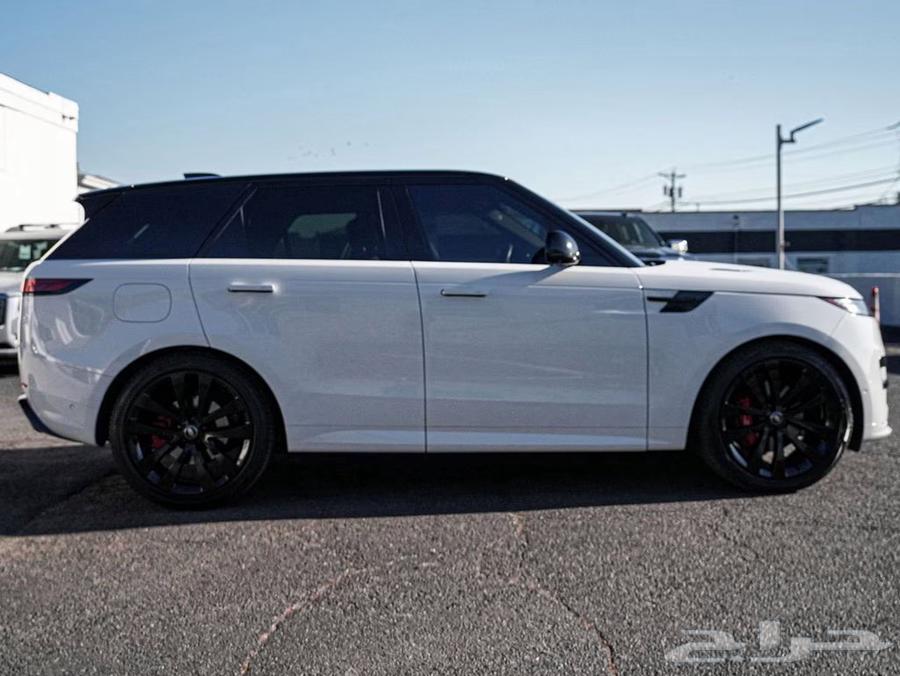 Range Rover Sport SE DYNAMIC 2023 in burgundy interior at a special price63204925278211113