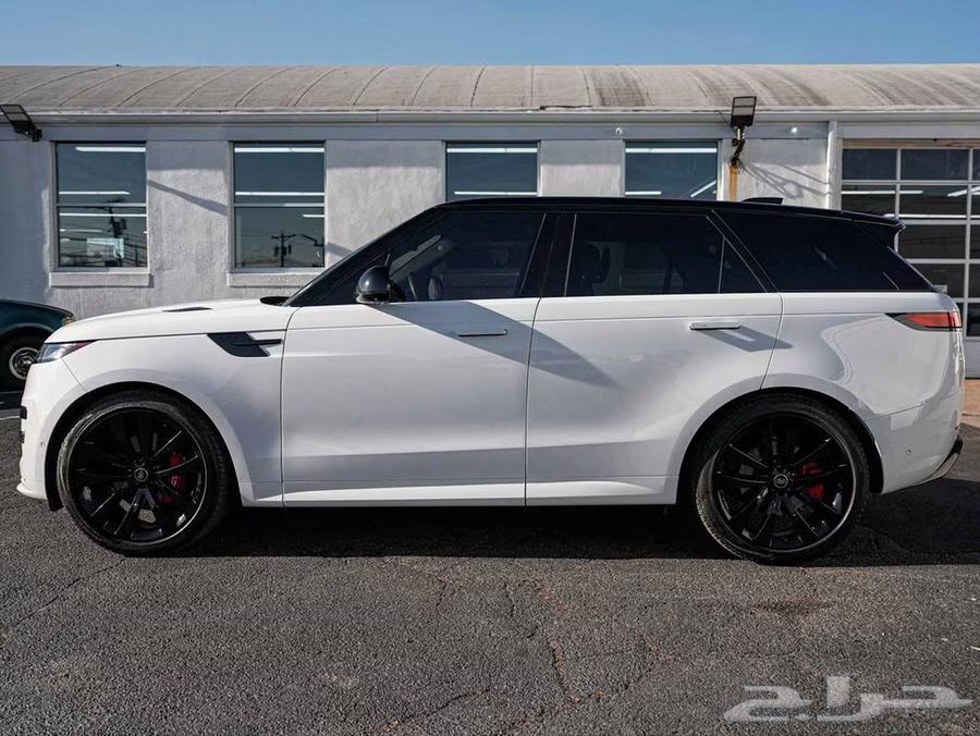 Range Rover Sport SE DYNAMIC 2023 in burgundy interior at a special price63204925278211112