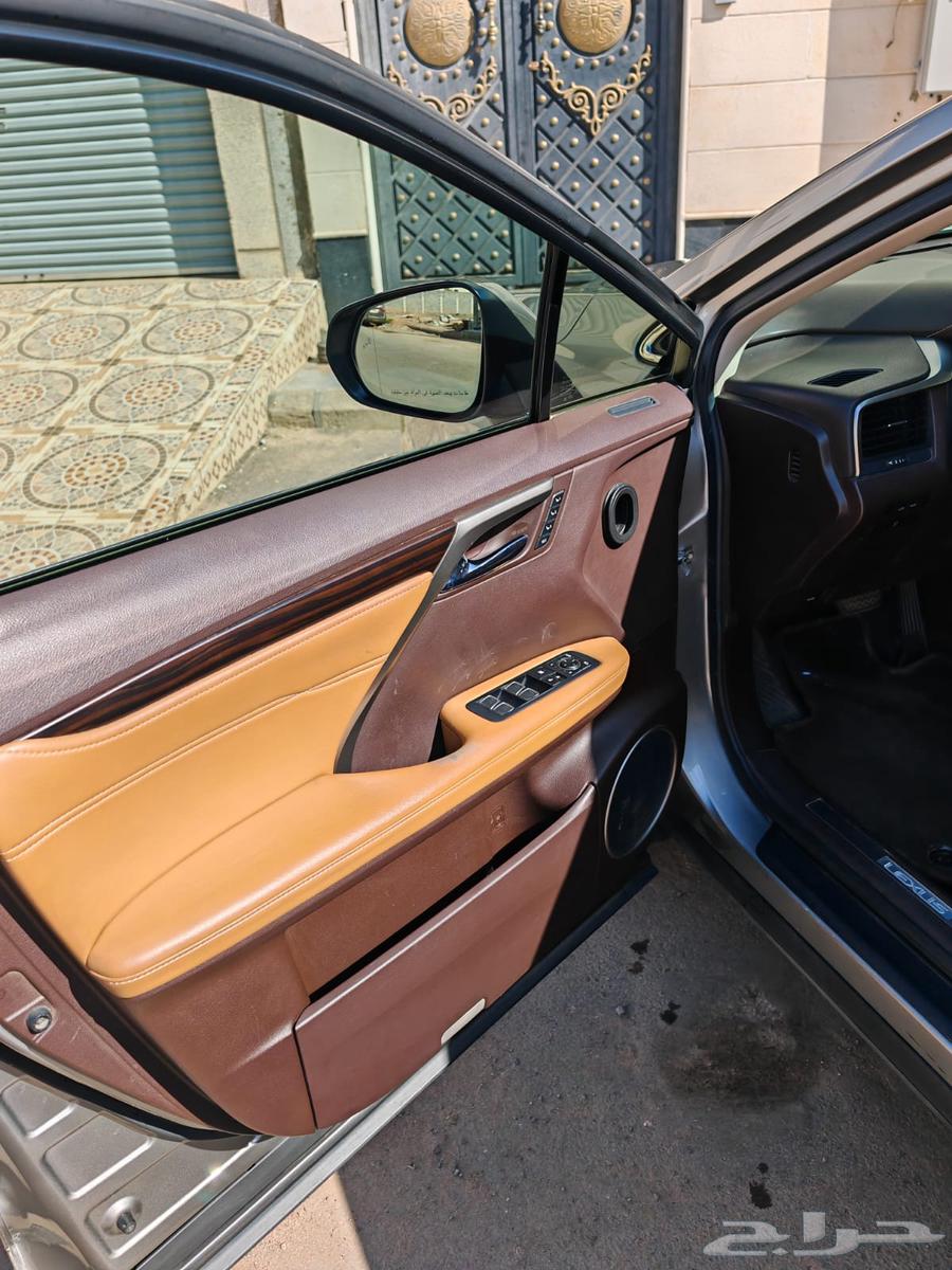 Clean 2019 Lexus Hybrid63201187998210111