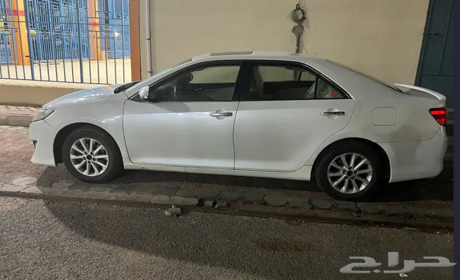 For sale: 2013 Camry with minor front-end damage and light scratches63204890233474112