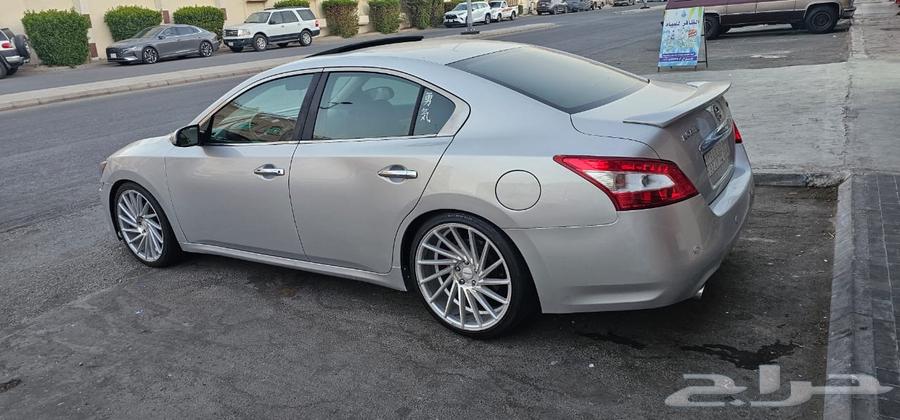 Nissan Maxima is clean63204901628801114
