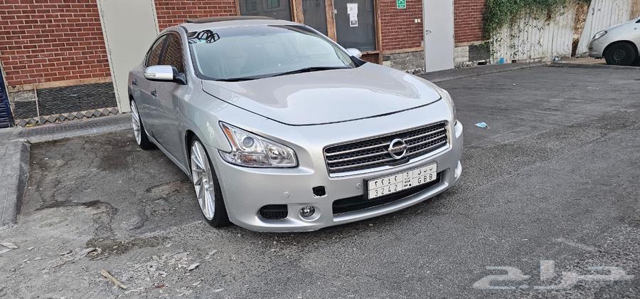 Nissan Maxima is clean63204901628801111