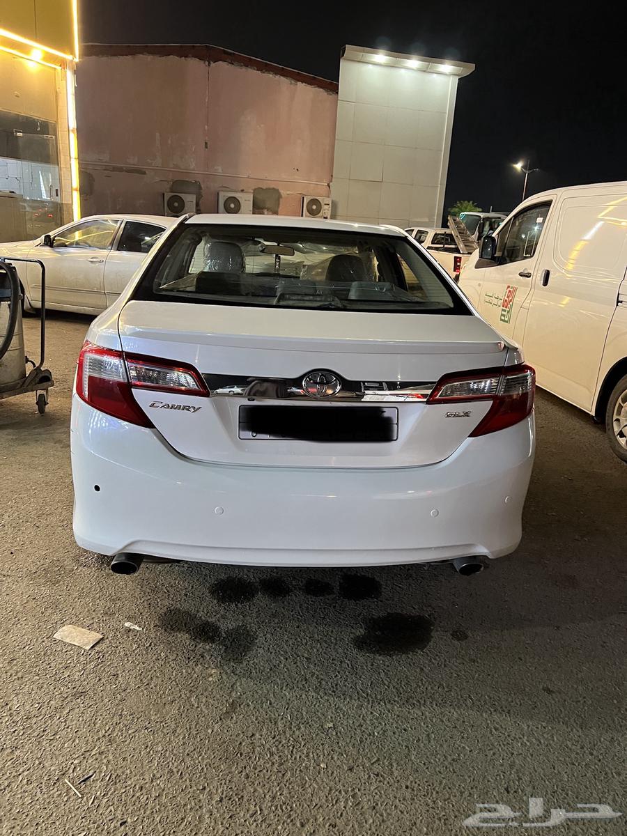 For sale: 2013 Camry with minor front-end damage and light scratches63204890233474114