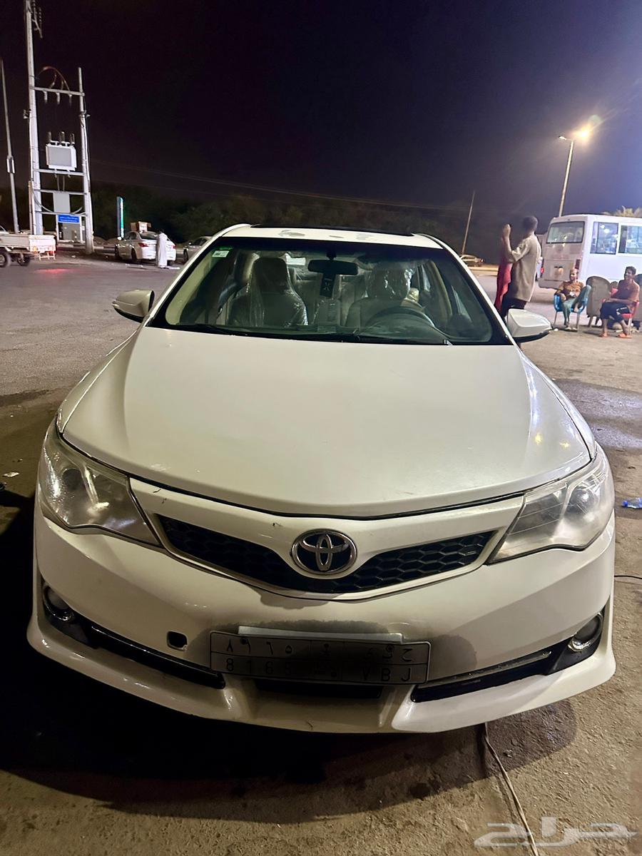 For sale: 2013 Camry with minor front-end damage and light scratches63204890233474111