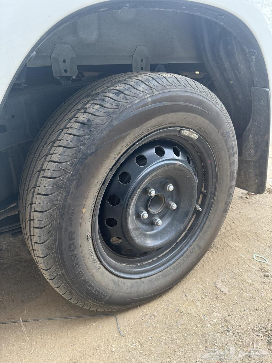 New Thai tires, used for only a week, have traveled just 400 kilometers, size 1663205407937666111
