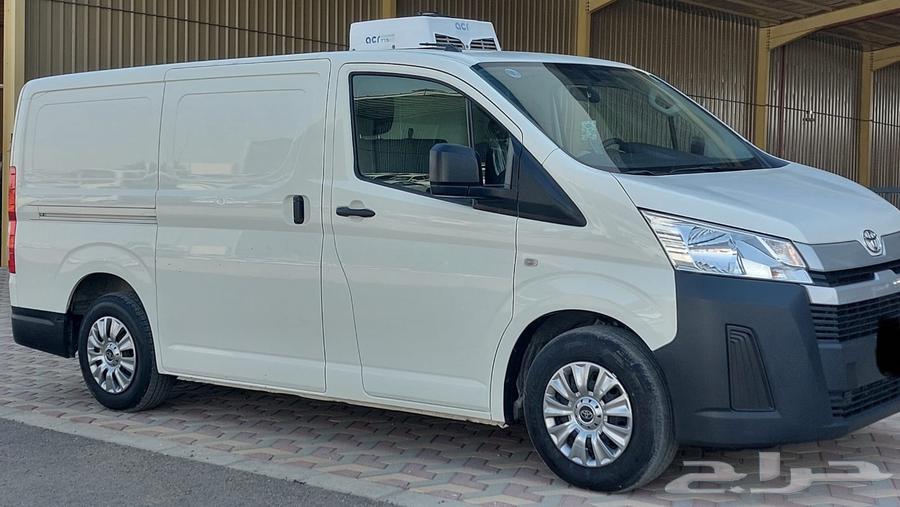 Toyota Hiace van 2023 bus with refrigerator and diesel engine63205925148033112