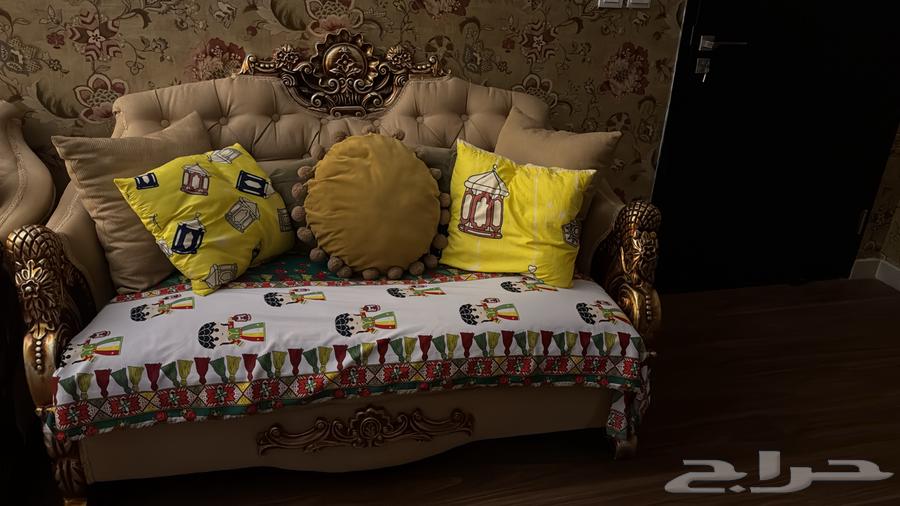 Selling a brand new sofa, a TV table, and a semi-new reception table.63204890910977112