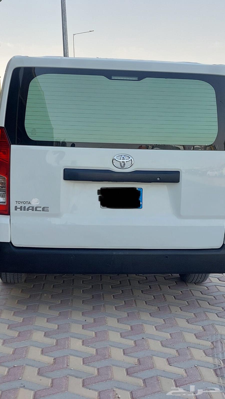 Toyota Hiace van 2023 bus with refrigerator and diesel engine63205925148033114