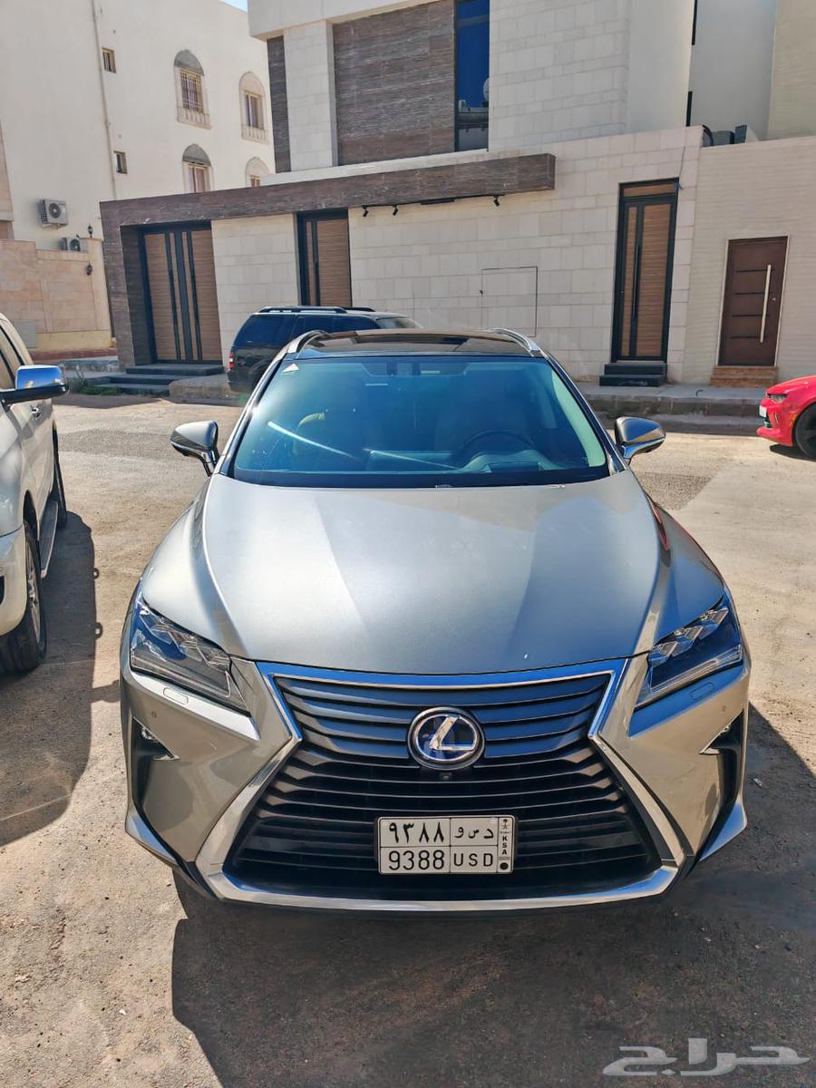 Clean 2019 Lexus Hybrid63201187998210112