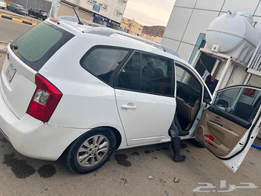 Kia Carens 2013 model for sale, excellent condition, driven 260, engine 160063199175822081112