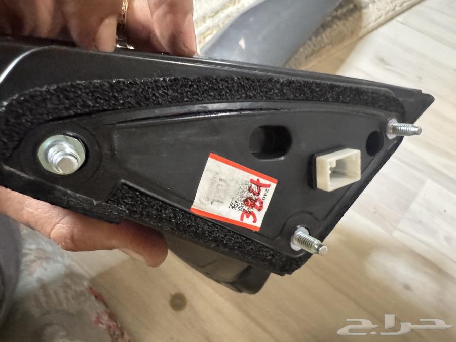 The Ultra 2025 mirror has a small crack, the mirror agency without glass.63197693892483111