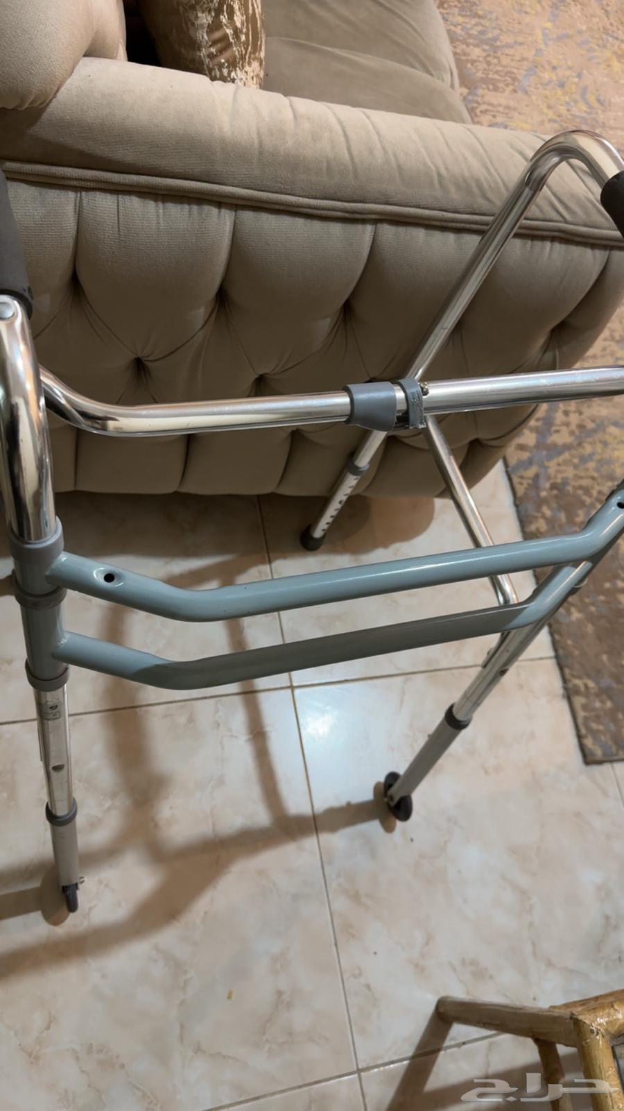 عكاز جديد63133760585986111