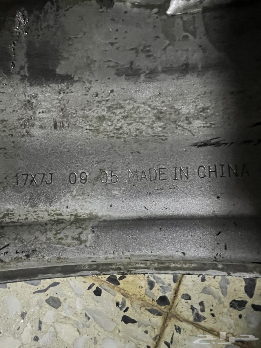 A single Chinese iron rim, size 17B 80, check the size in the pictures.63193150475139110