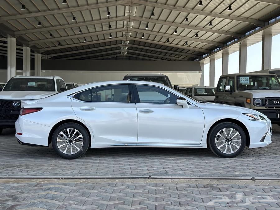 Lexus ES350 CA imported to Al Buraimi, model 202563221396577667112
