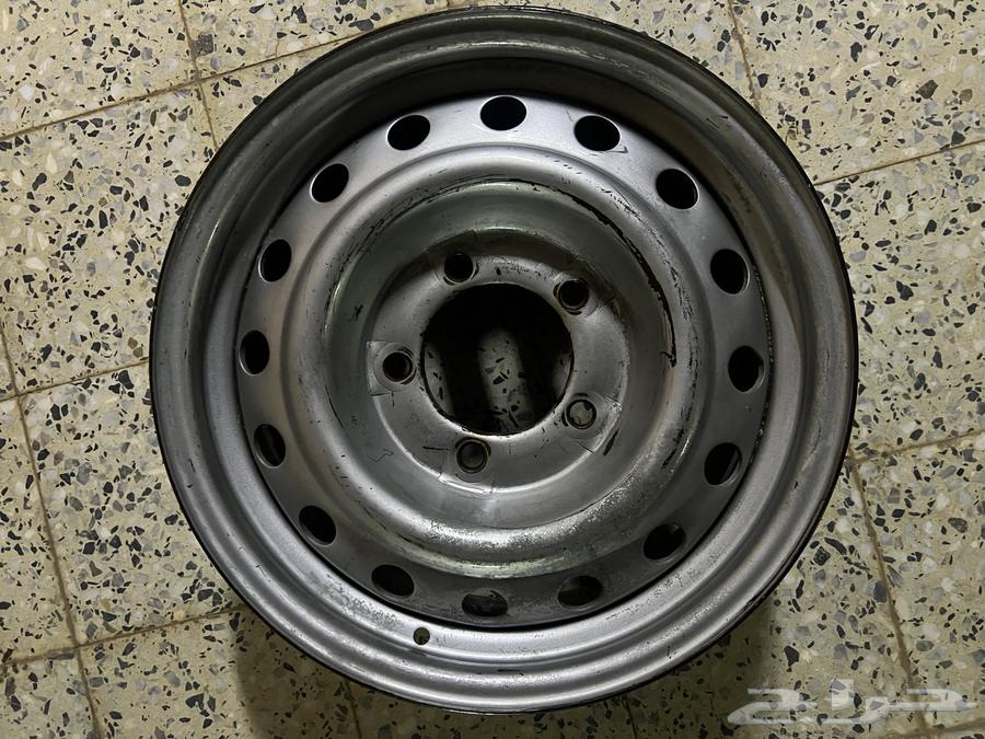 A single Chinese iron rim, size 17B 80, check the size in the pictures.63193150475139113